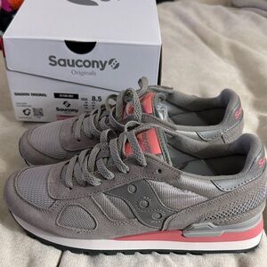 Saucony Women's Dove and Gray Sneakers. Size 8.5 BNIB DS